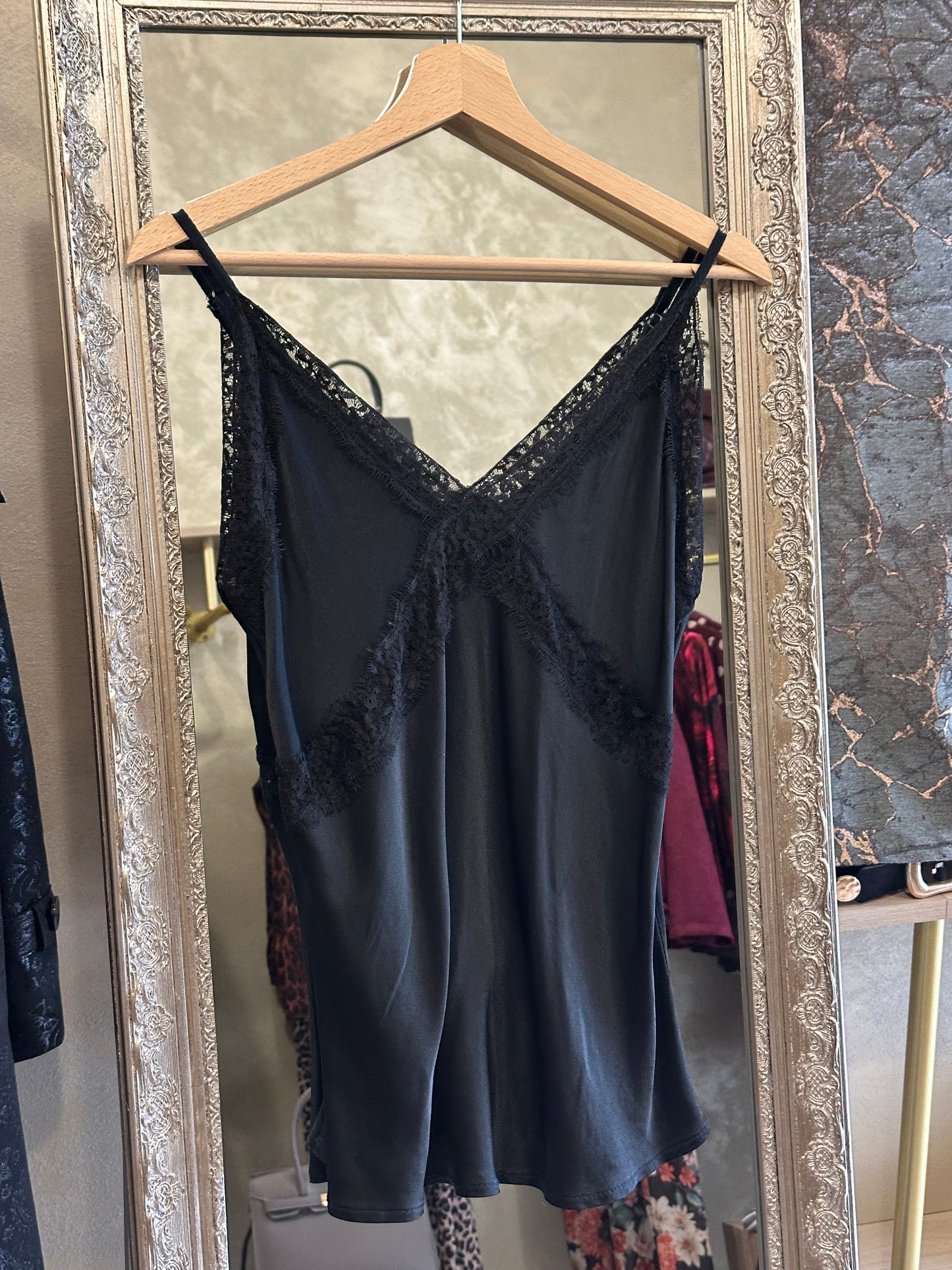 Top dentelle et satin