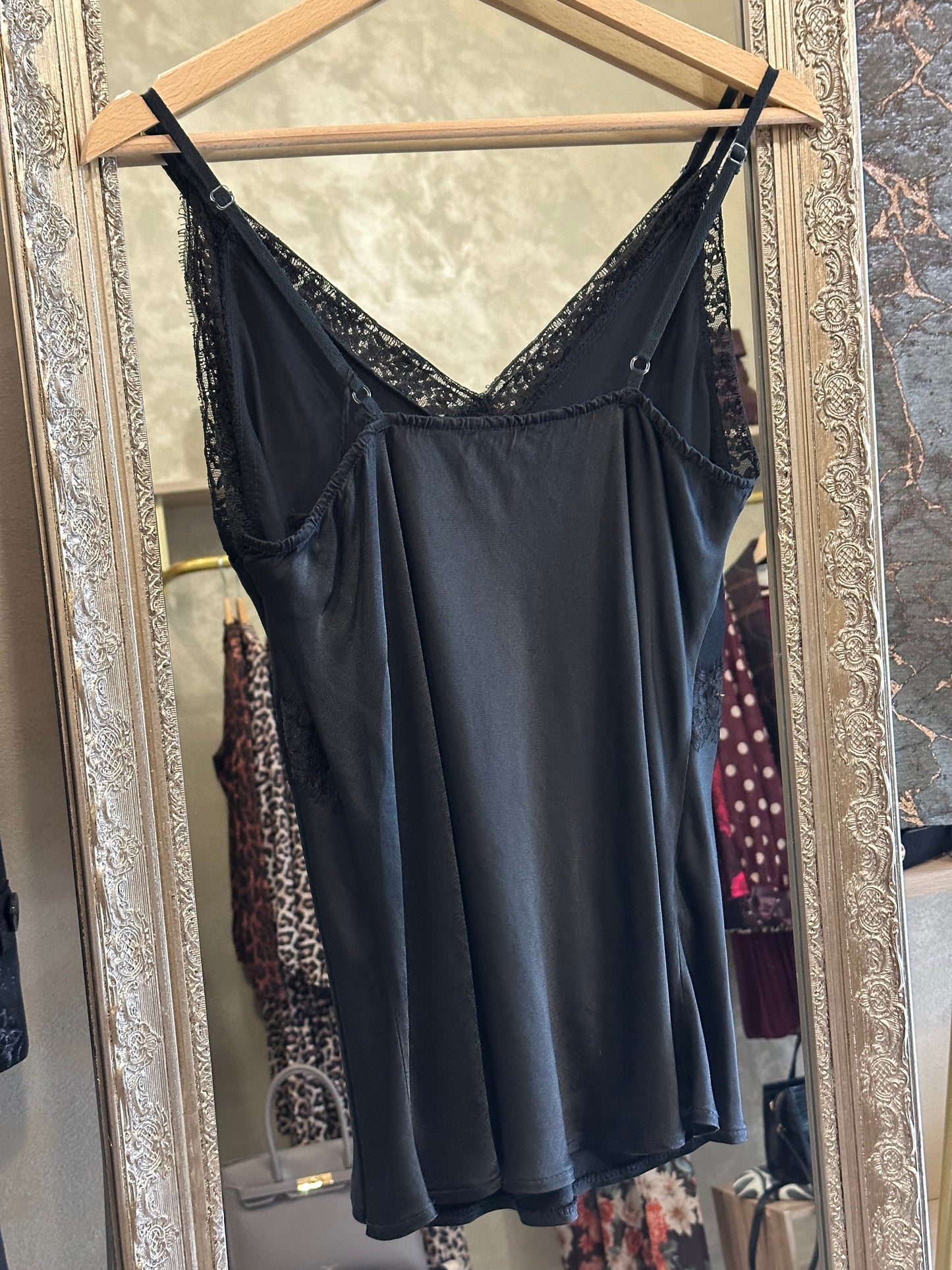 Top dentelle et satin