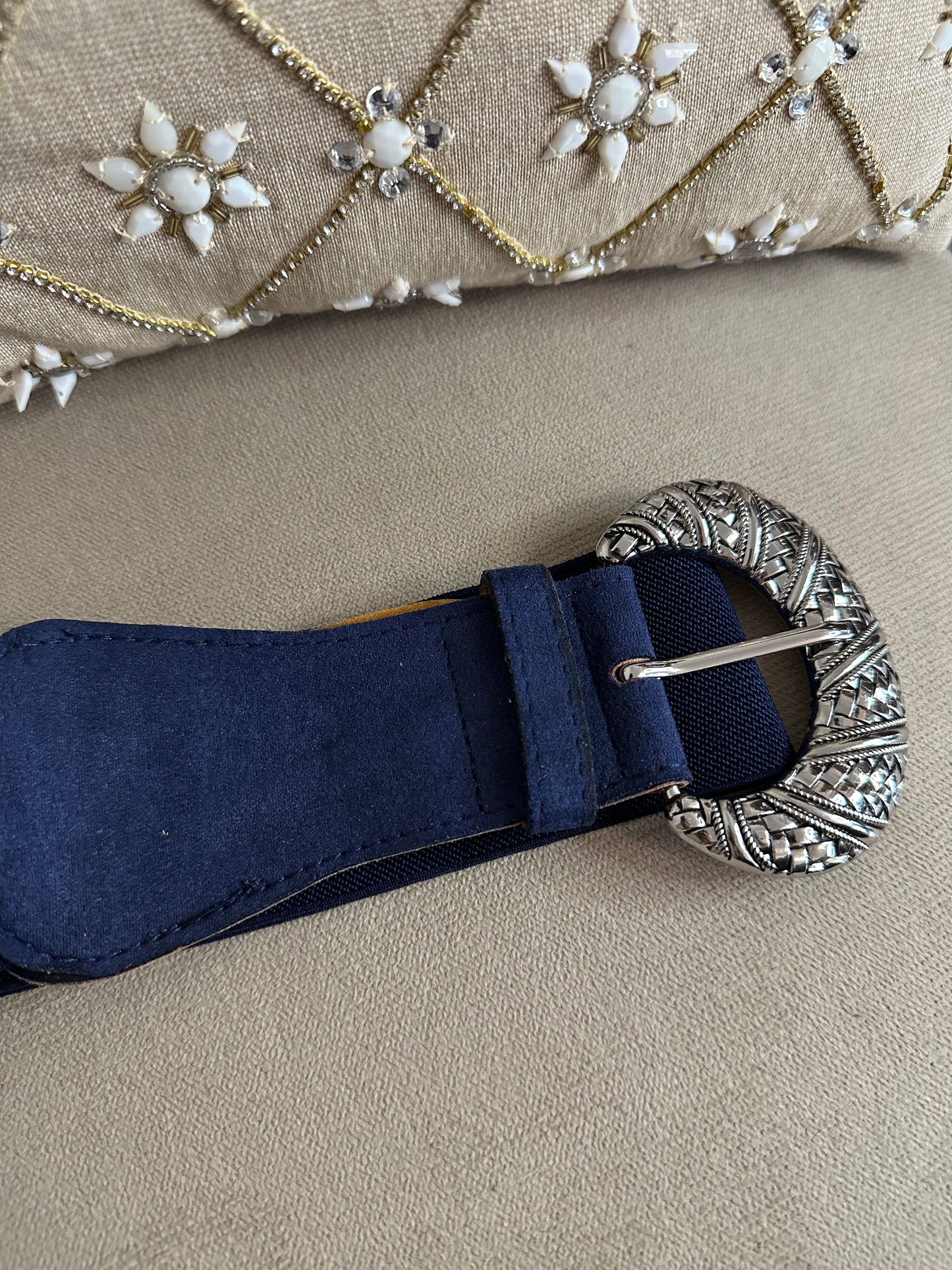 Ceinture bleue grosse boucle argent