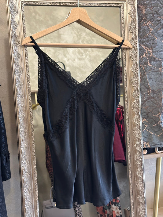 Top dentelle et satin