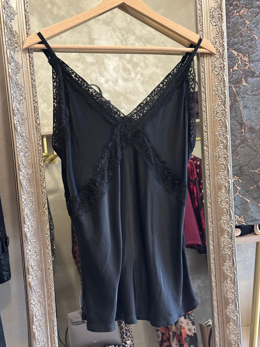 Top dentelle et satin